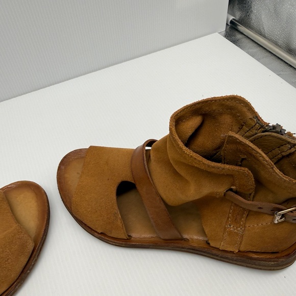 Miz Mooz Tan Leather Suede Sandals Size 6 - Picture 10 of 16